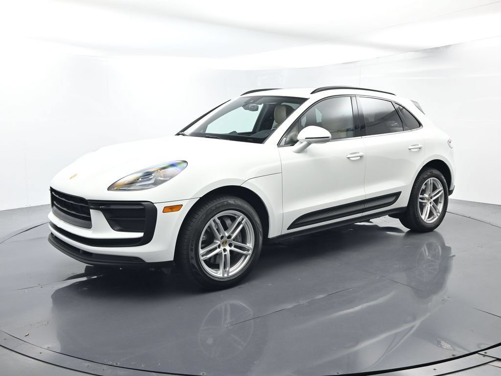 Certified 2022 Porsche Macan AWD/4WD image 1
