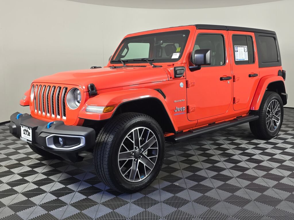 Used 2023 Jeep Wrangler Unlimited Sahara AWD/4WD image 7