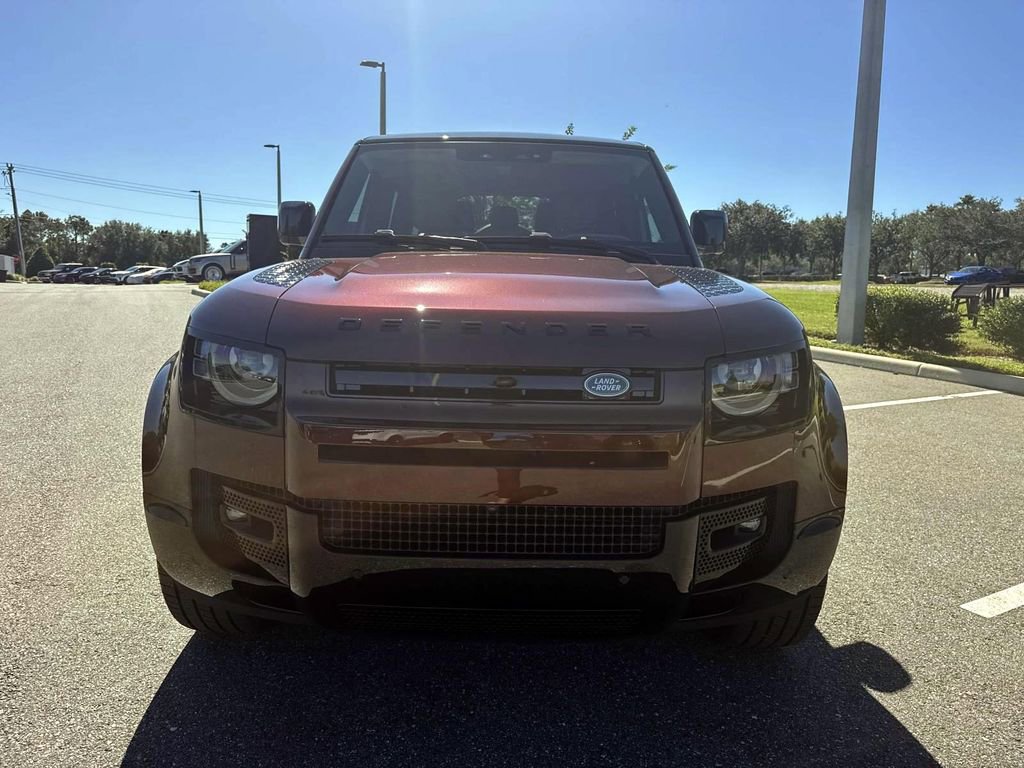 New 2025 Land Rover Defender 130 X-Dynamic SE image 10