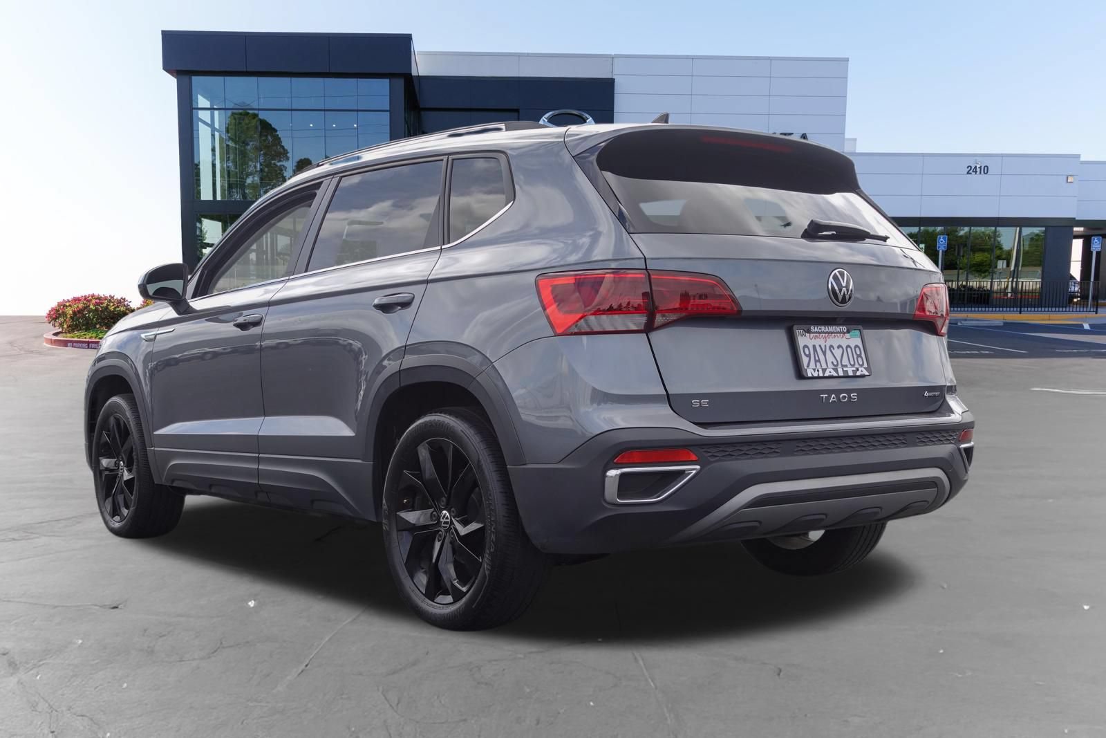 Used 2022 Volkswagen Taos SE FWD image 5