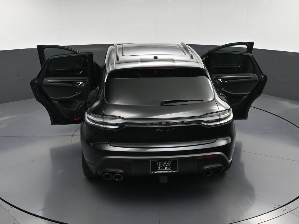 Certified 2024 Porsche Macan Turbo AWD/4WD image 33