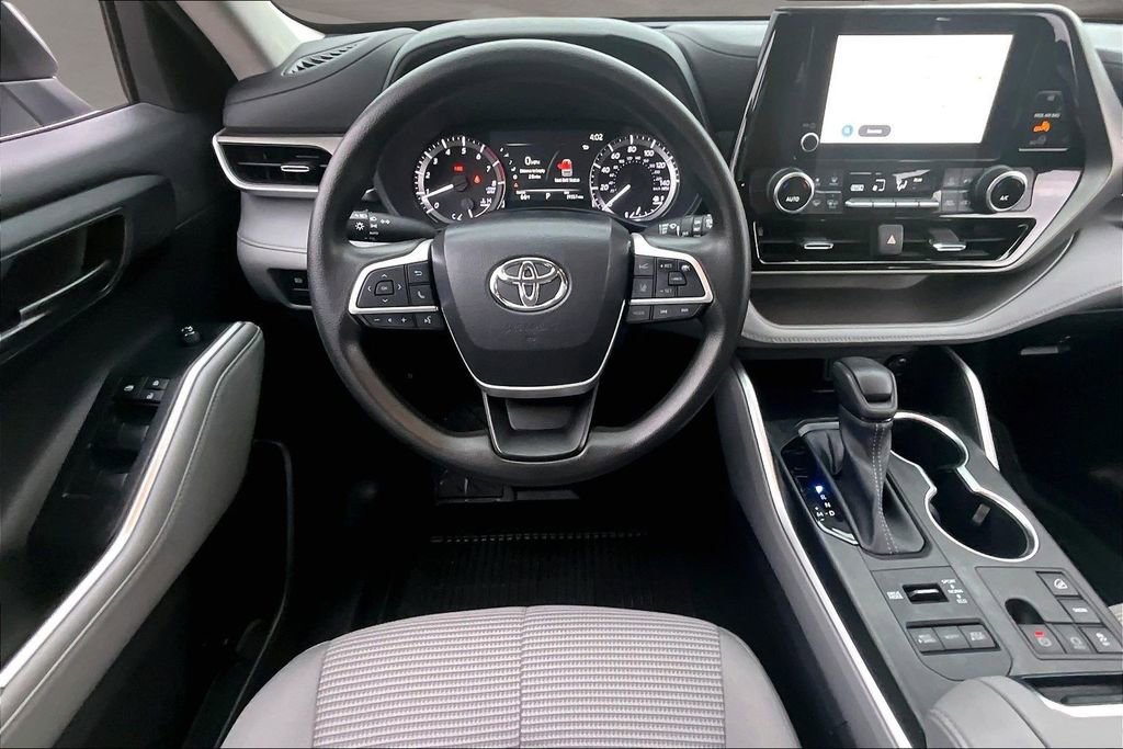 Used 2023 Toyota Highlander L image 8