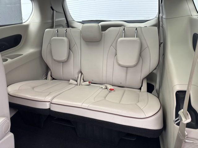 Used 2020 Chrysler Pacifica Limited w/ Advanced Safetytec Group image 17