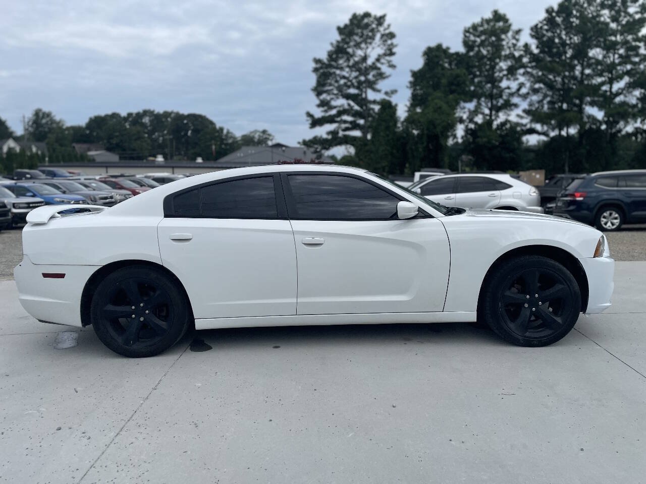 Used 2014 Dodge Charger SXT w/ Blacktop Package RWD image 9