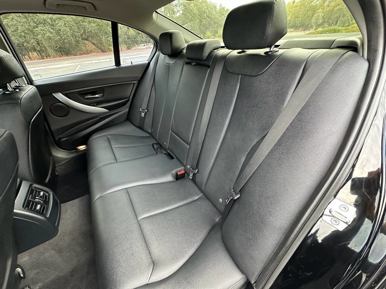 Used 2015 BMW 320i Sedan image 18