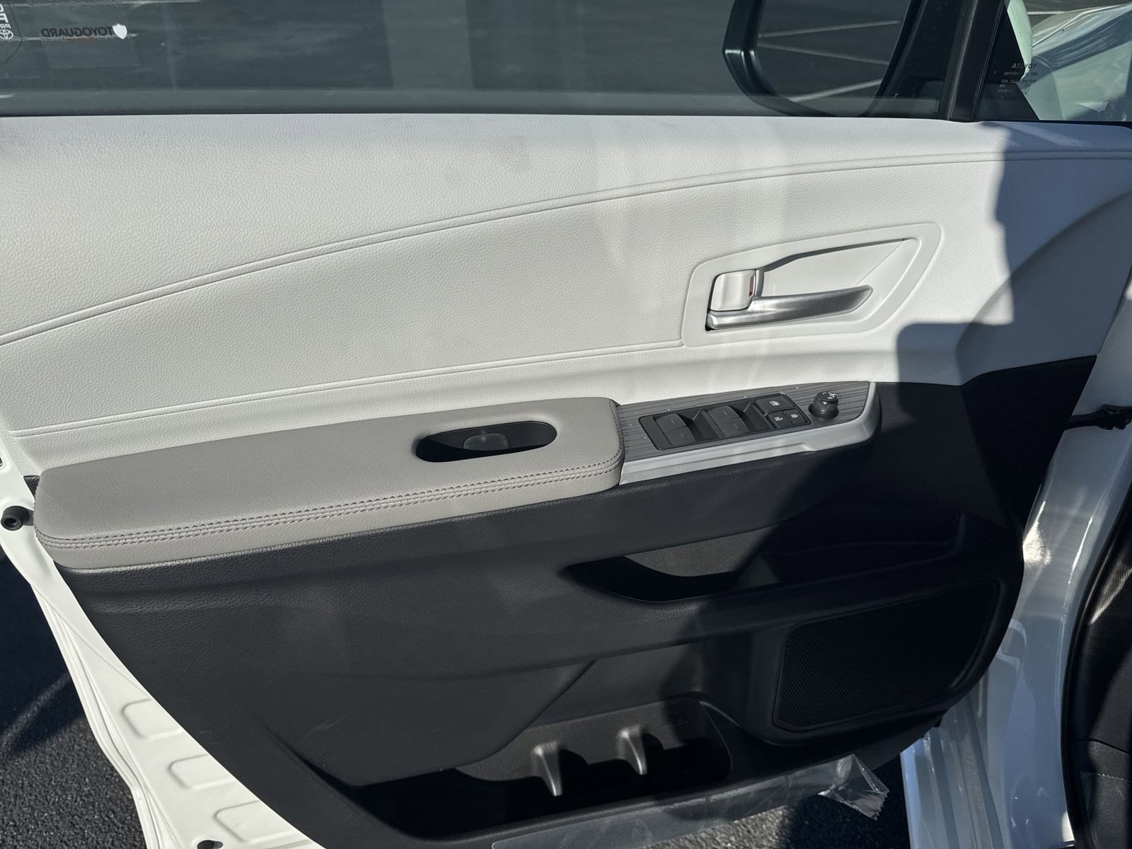 New 2025 Toyota Sienna XLE image 23