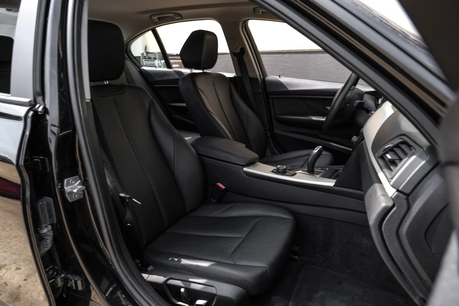 Used 2014 BMW 320i xDrive Sedan AWD/4WD image 34