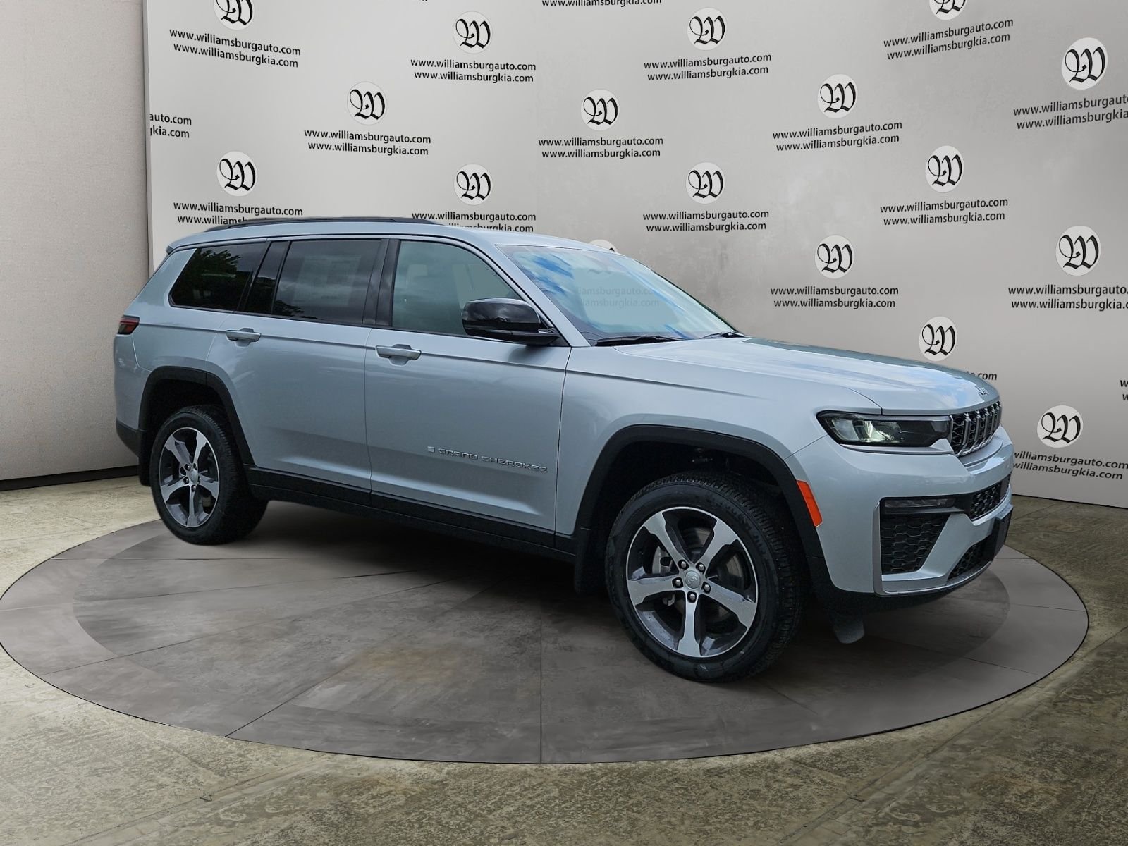 New 2026 Jeep Grand Cherokee L Limited w/ MOPAR Finishing Package AWD/4WD image 7