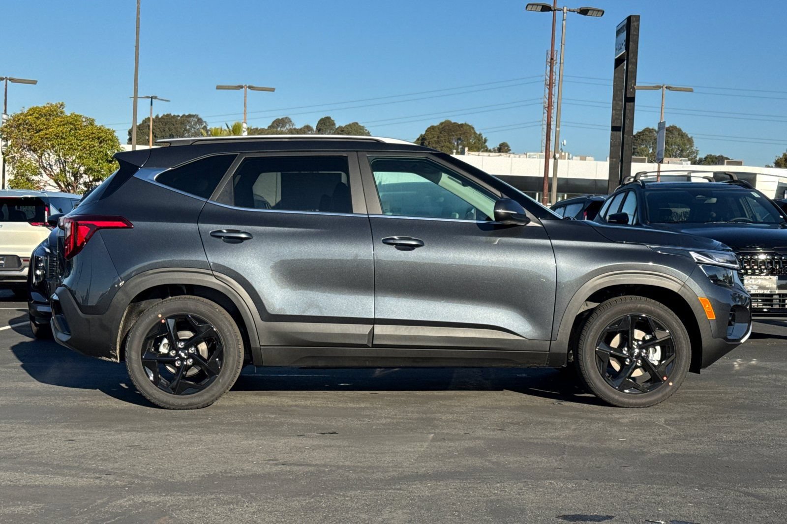 New 2026 Kia Seltos EX w/ EX Sunroof Package FWD image 3