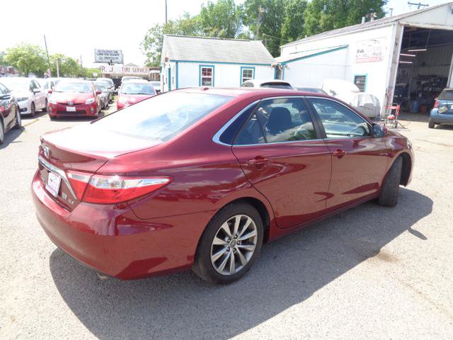 Used 2015 Toyota Camry XLE w/ Moonroof Package FWD image 14
