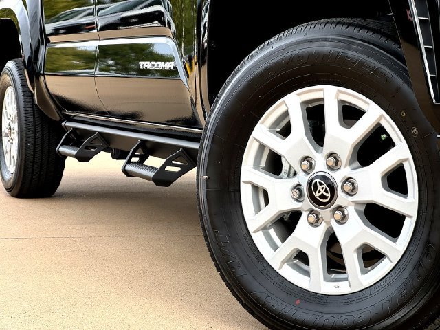 Used 2024 Toyota Tacoma SR5 AWD/4WD image 7