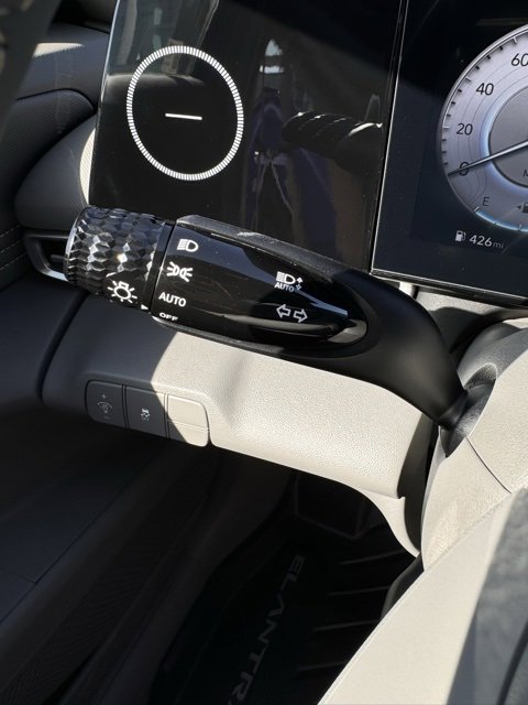 Used 2025 Hyundai Elantra SEL image 29