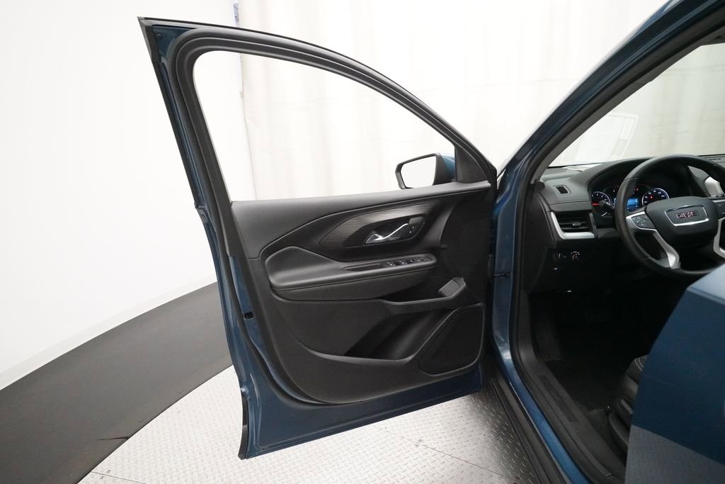 Used 2024 GMC Terrain SLE w/ Driver Convenience Package image 26