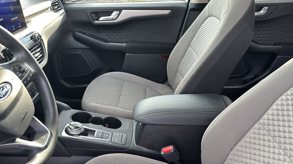 Used 2020 Ford Escape SE image 25
