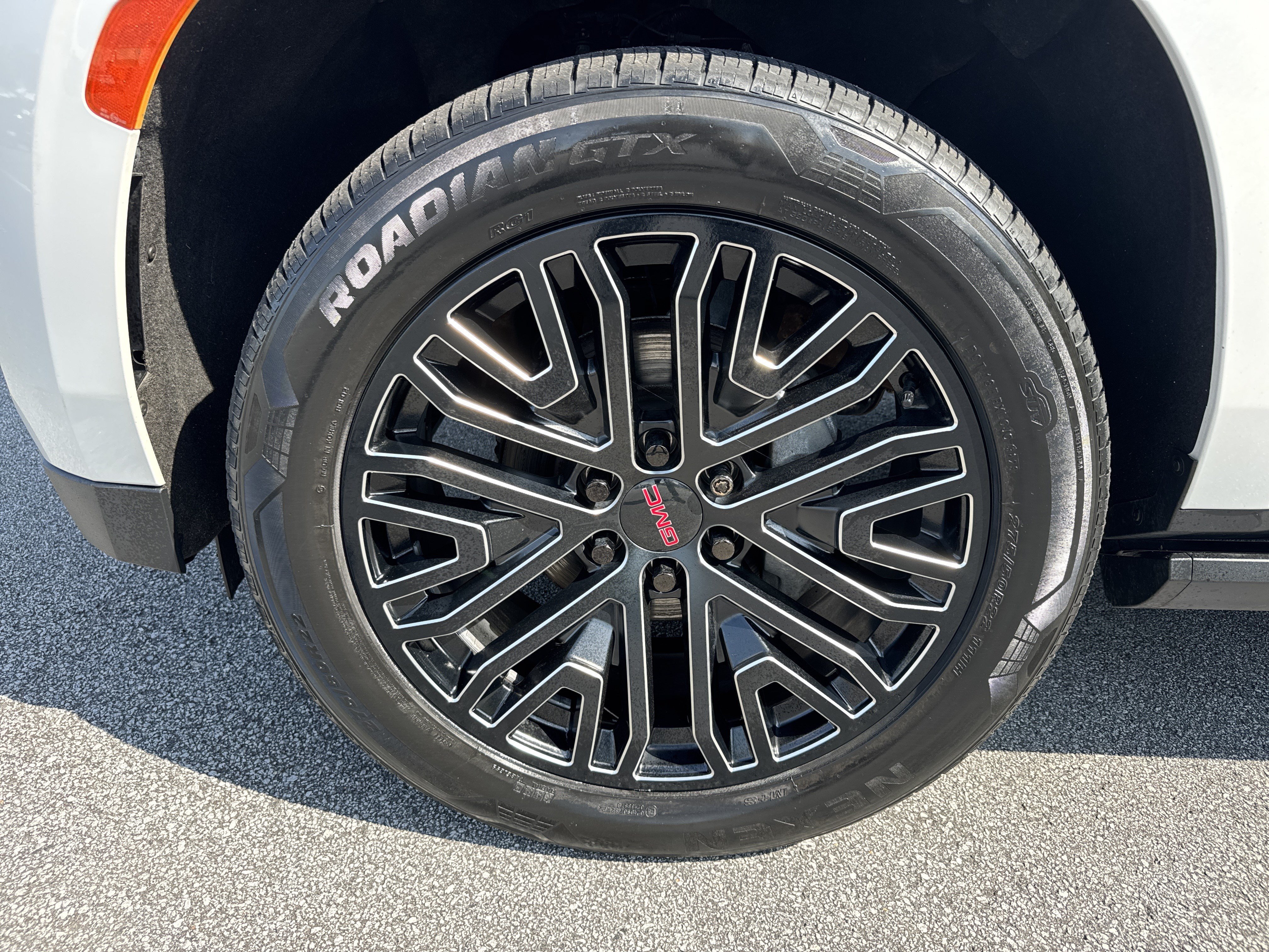Used 2021 GMC Yukon Denali AWD/4WD image 13