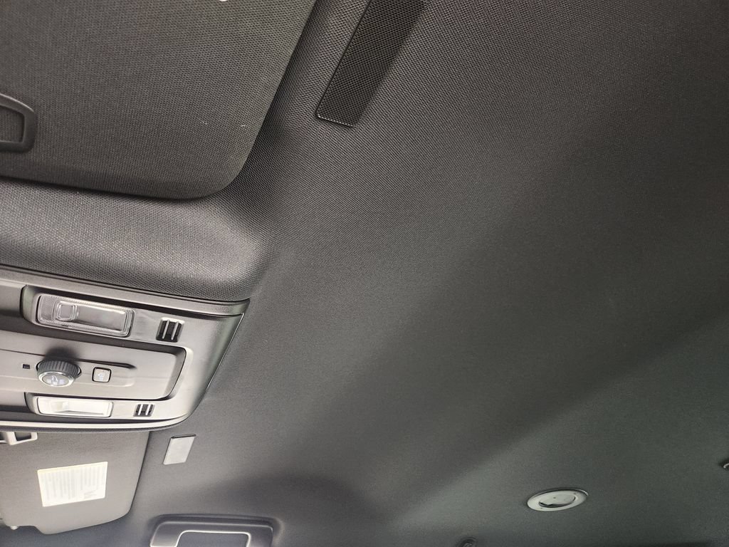 Used 2025 Chevrolet Suburban LT AWD/4WD image 25