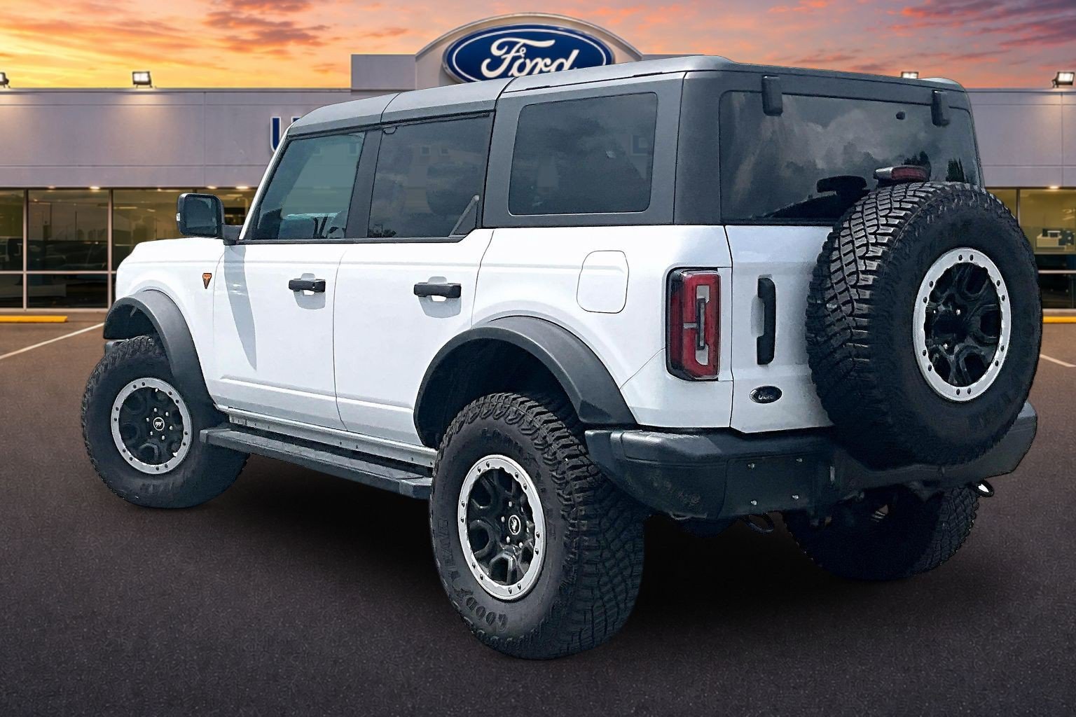 Used 2023 Ford Bronco Badlands AWD/4WD image 2