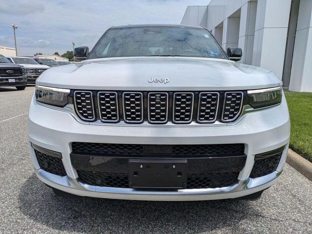 Used 2024 Jeep Grand Cherokee L Summit w/ Luxury Tech Group V AWD/4WD image 17