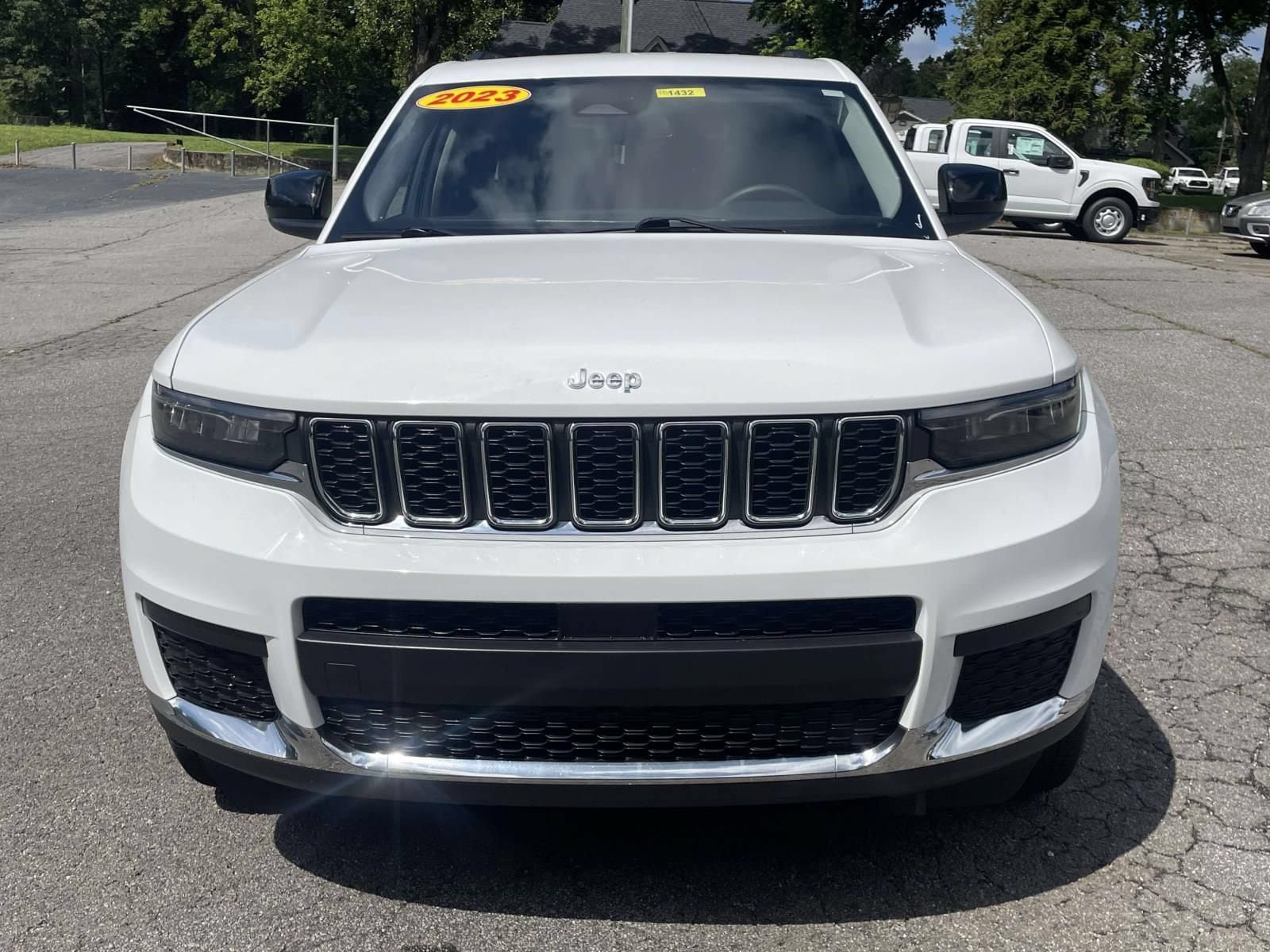 Used 2023 Jeep Grand Cherokee L Laredo AWD/4WD image 13