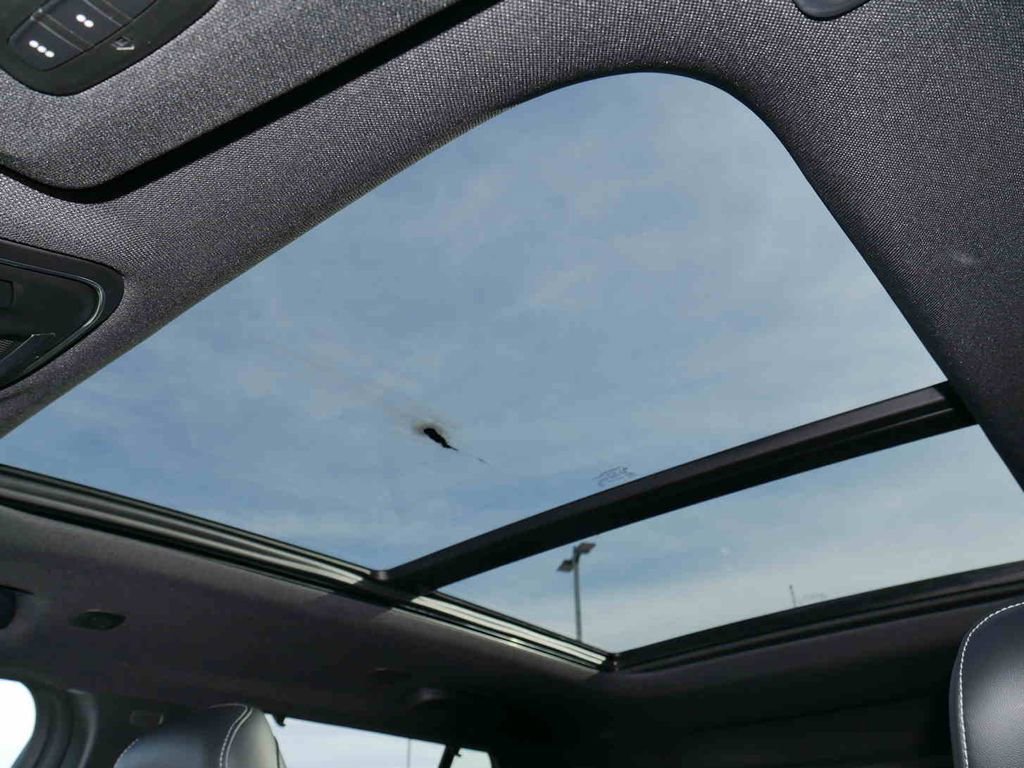 New 2025 Jeep Grand Cherokee Limited w/ Luxury Tech Group II image 37