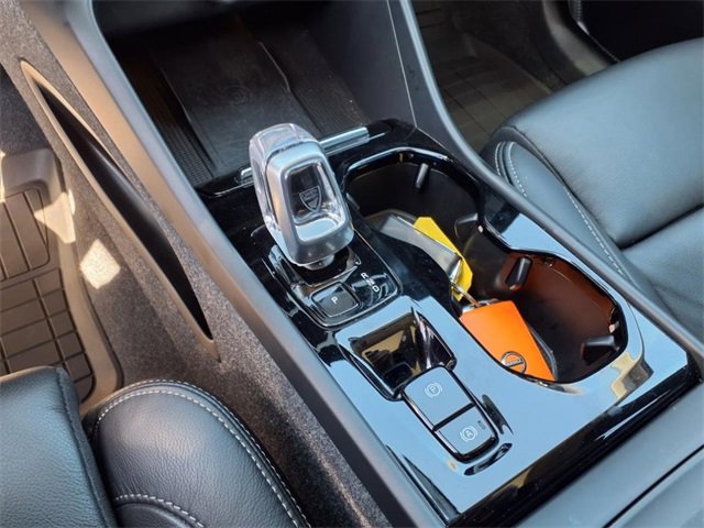 Used 2023 Volvo XC40 B5 Plus w/ Protection Package Premier image 25