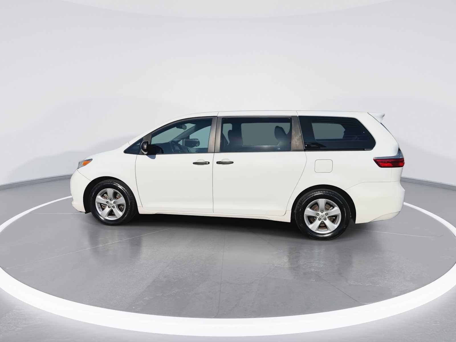 Used 2015 Toyota Sienna L FWD image 5