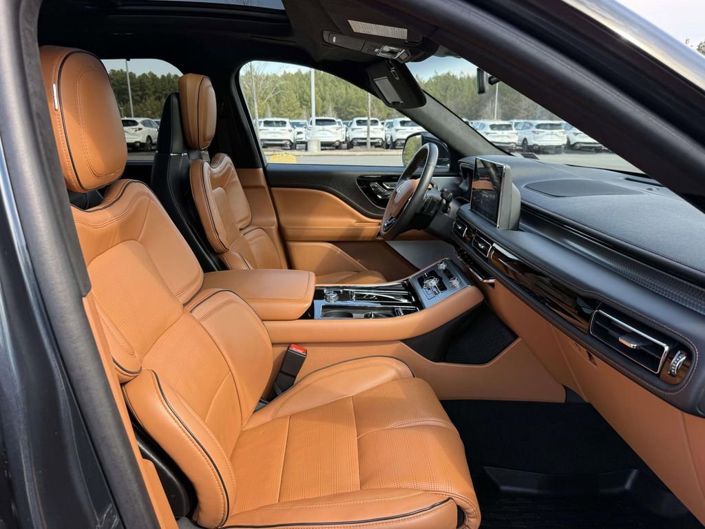 Used 2023 Lincoln Aviator Black Label w/ Dynamic Handling Package image 15