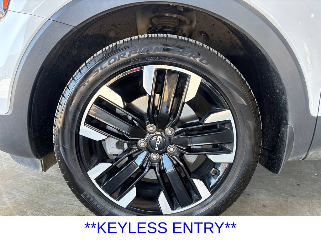 Used 2024 Kia Telluride SX w/ Towing Package FWD image 9
