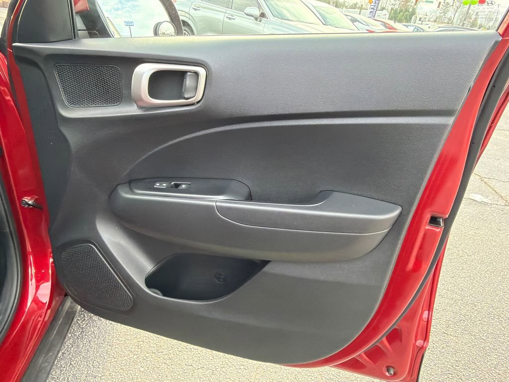 Used 2024 Hyundai Venue SE image 14