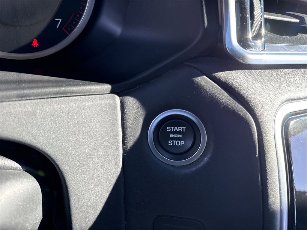 Used 2022 Land Rover Range Rover Velar R-Dynamic S image 16