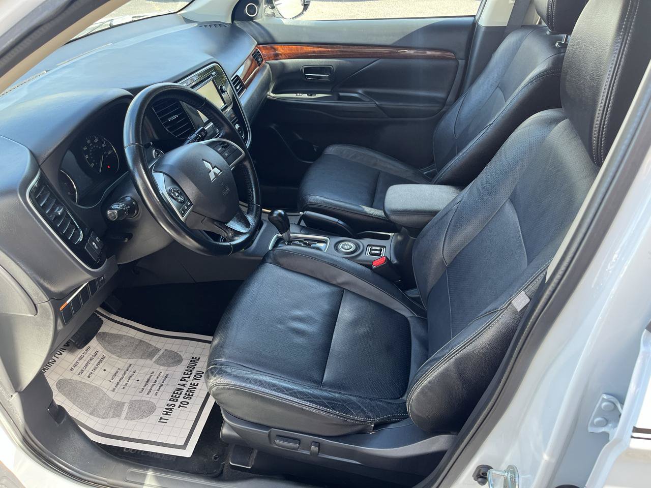 Used 2015 Mitsubishi Outlander SE AWD/4WD image 25