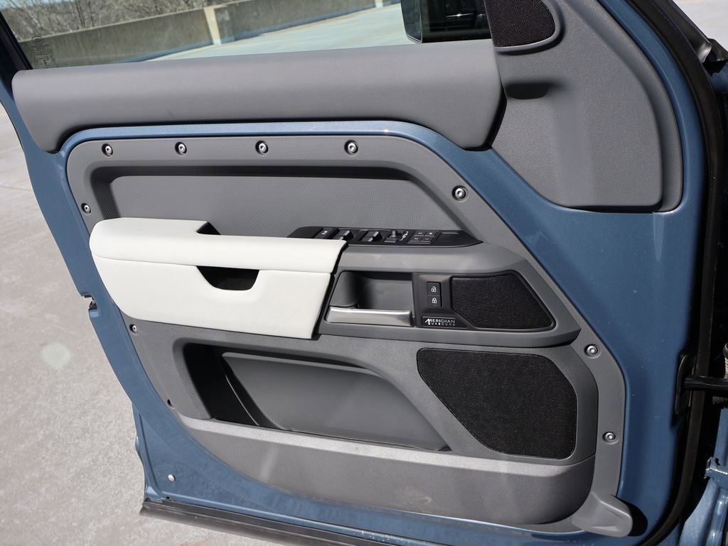 Certified 2025 Land Rover Defender 110 X-Dynamic SE image 36