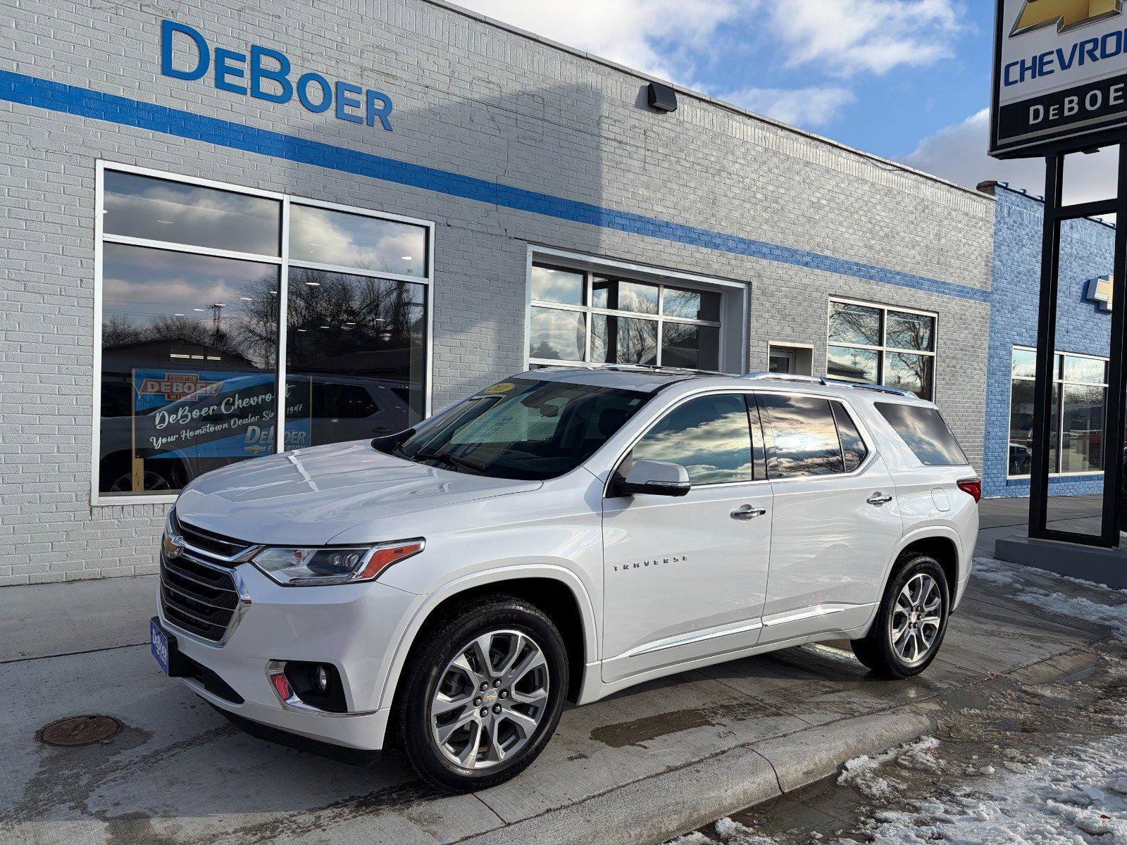 Used 2021 Chevrolet Traverse Premier image 1