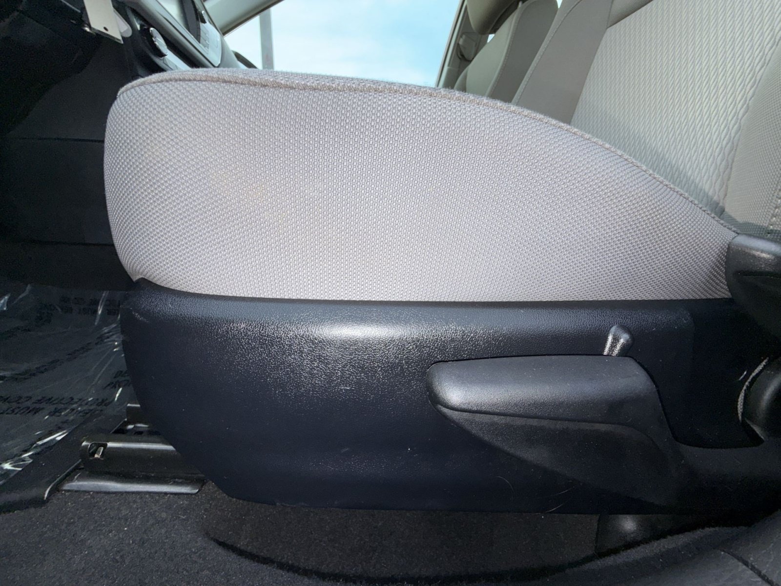 Used 2015 Toyota Corolla LE FWD image 14