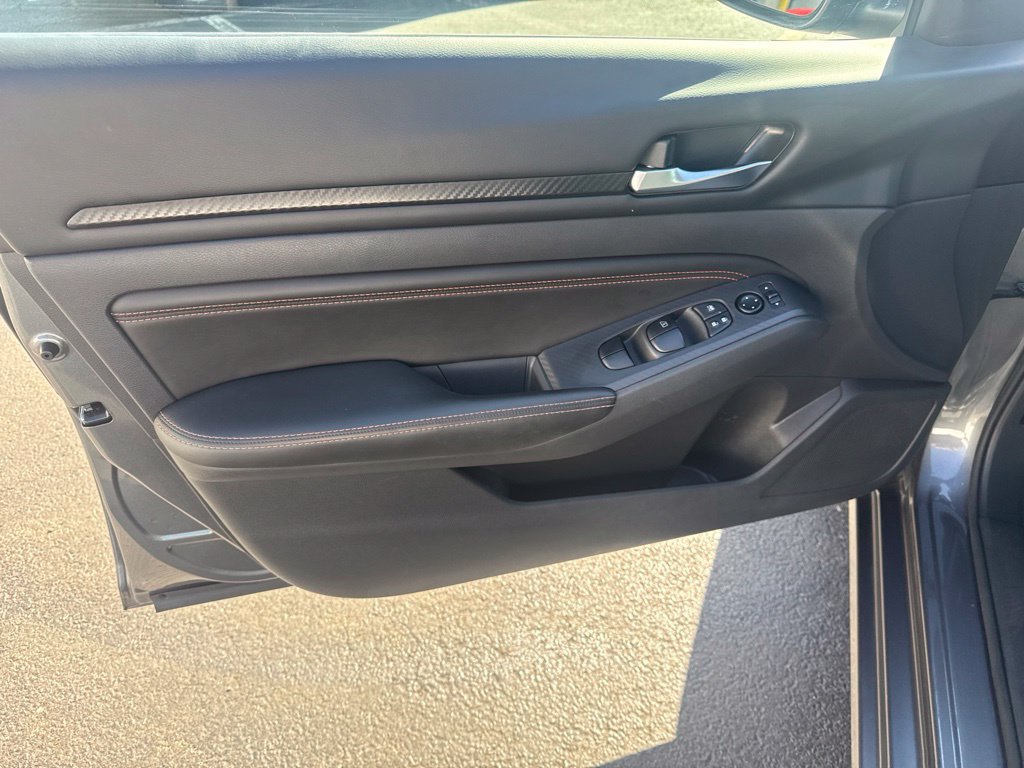 Used 2022 Nissan Altima 2.5 SR FWD image 37