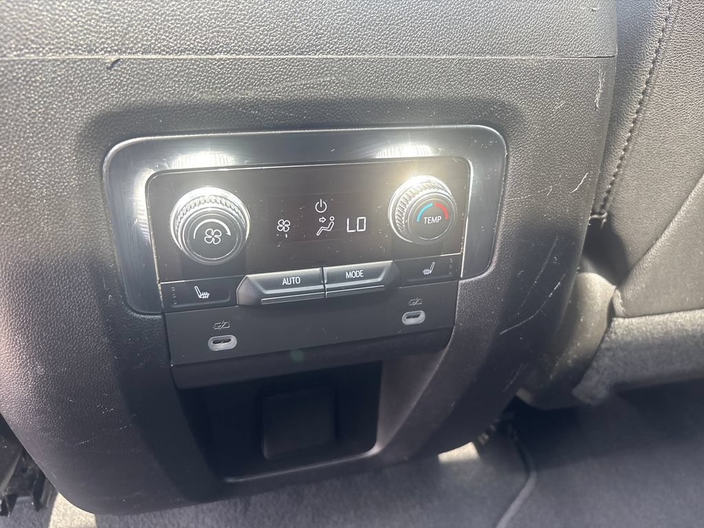 Used 2023 GMC Yukon XL SLT w/ SLT Premium Package AWD/4WD image 32
