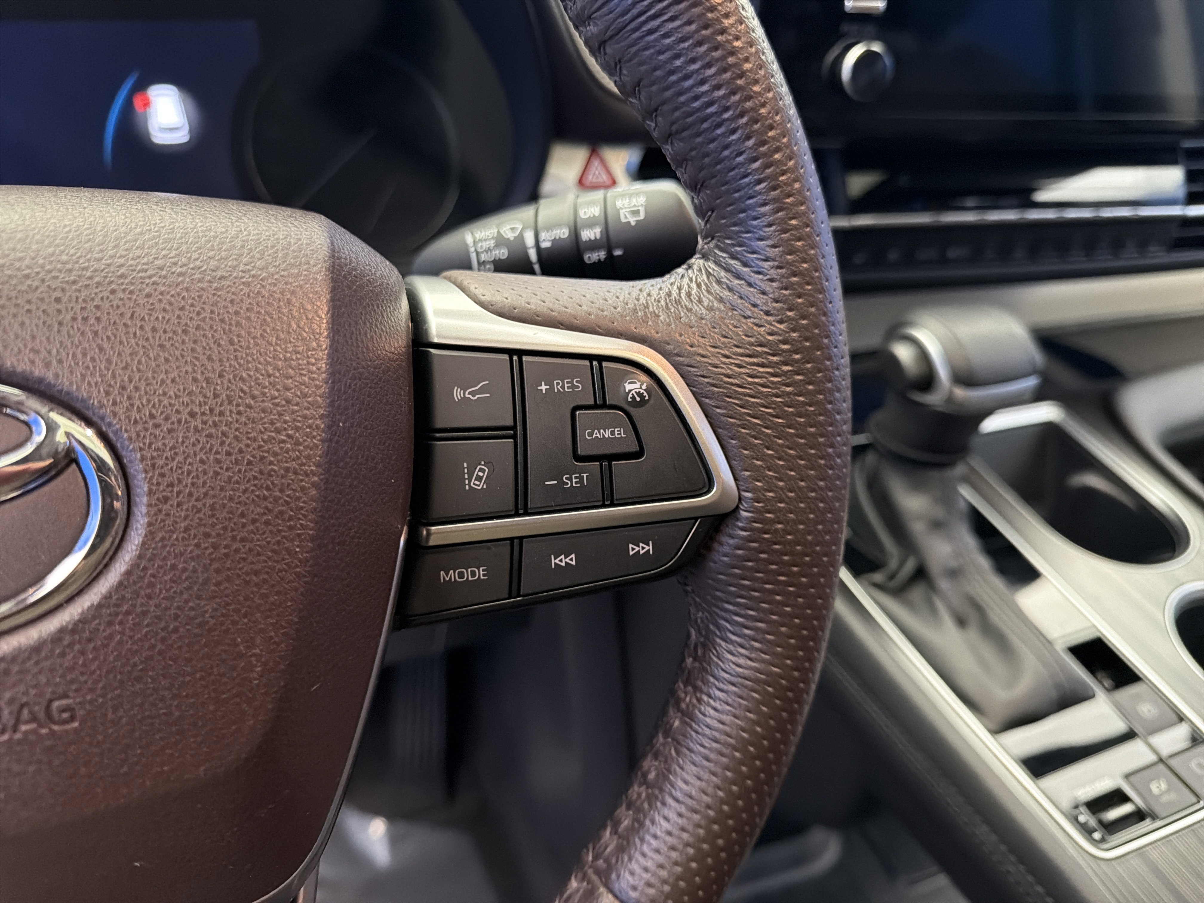 Used 2023 Toyota Sienna Platinum image 17