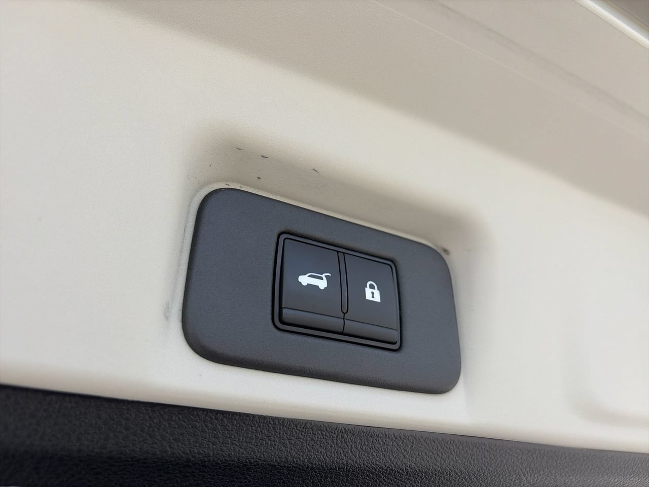 Certified 2024 Nissan Ariya AWD image 11