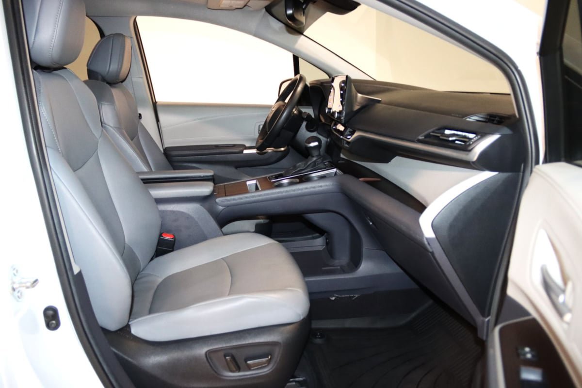 Used 2023 Toyota Sienna XLE FWD image 56