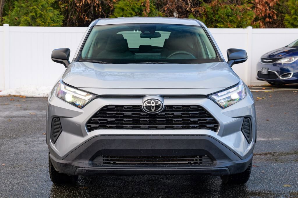Used 2024 Toyota RAV4 LE AWD/4WD image 2