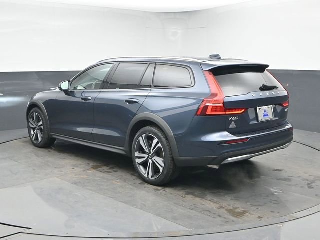 Used 2023 Volvo V60 B5 Cross Country Plus image 6