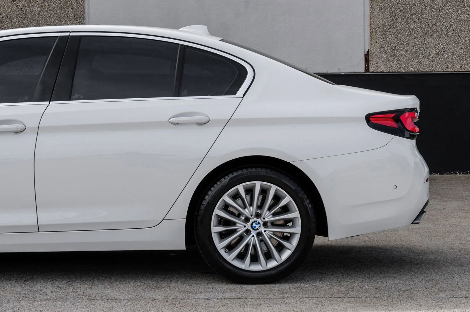 Used 2021 BMW 540i xDrive 540i xDrive Sedan 4D w/ Executive Package image 17