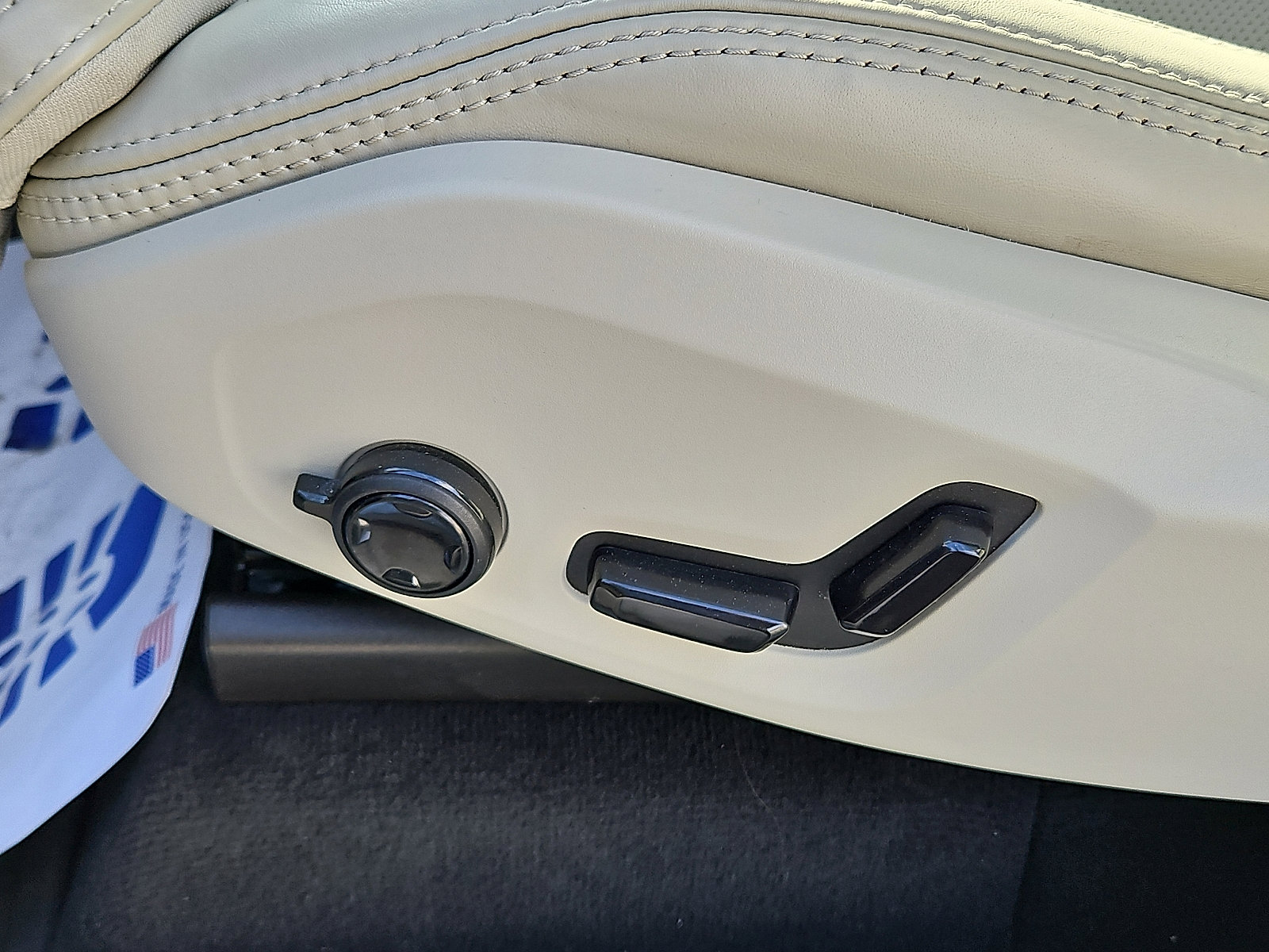 Certified 2023 Volvo XC90 B6 Ultimate w/ Protection Package image 26