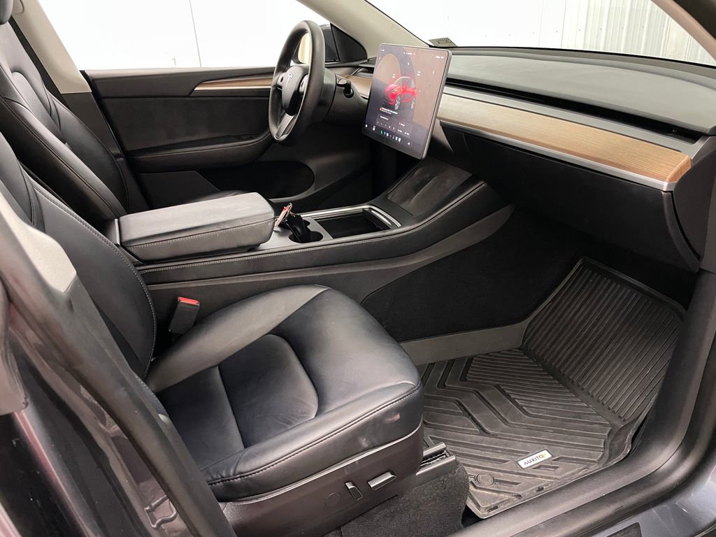 Used 2023 Tesla Model Y Long Range image 32