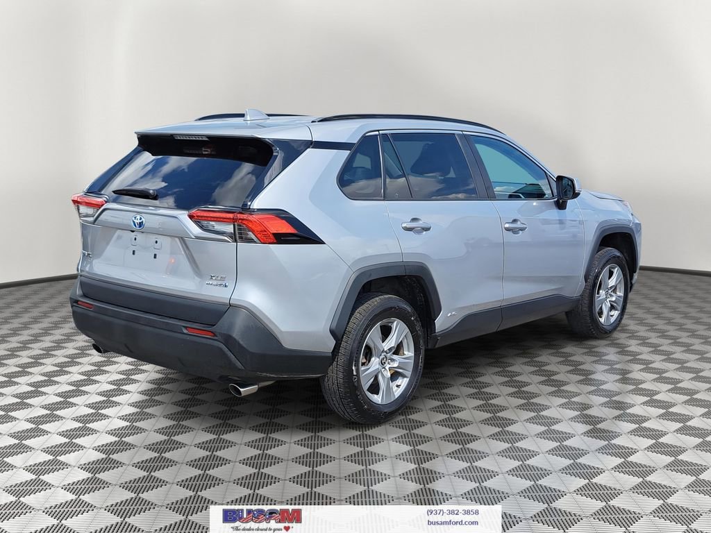 Used 2022 Toyota RAV4 XLE w/ XLE Grade Weather Package image 4