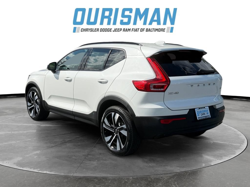 Used 2023 Volvo XC40 B5 Plus w/ Driver Assist Package AWD/4WD image 4