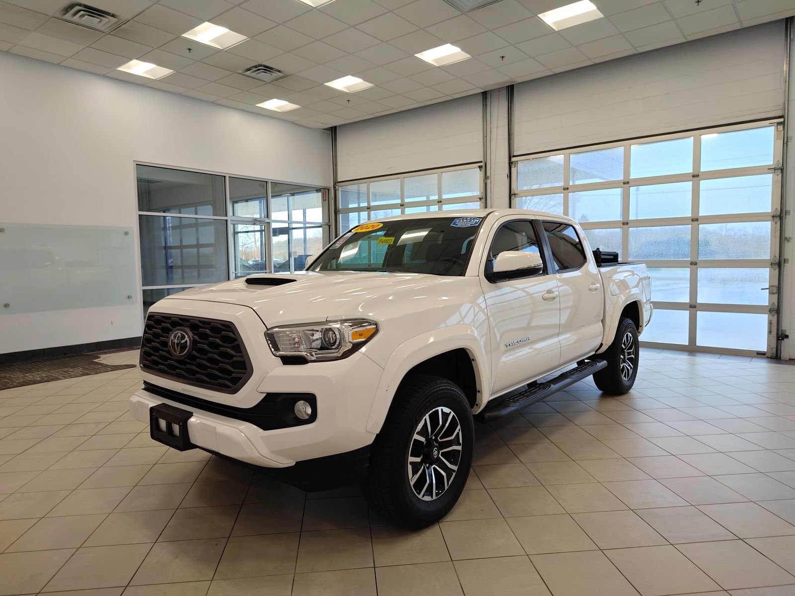 Used 2020 Toyota Tacoma TRD Sport w/ Exterior Package image 8