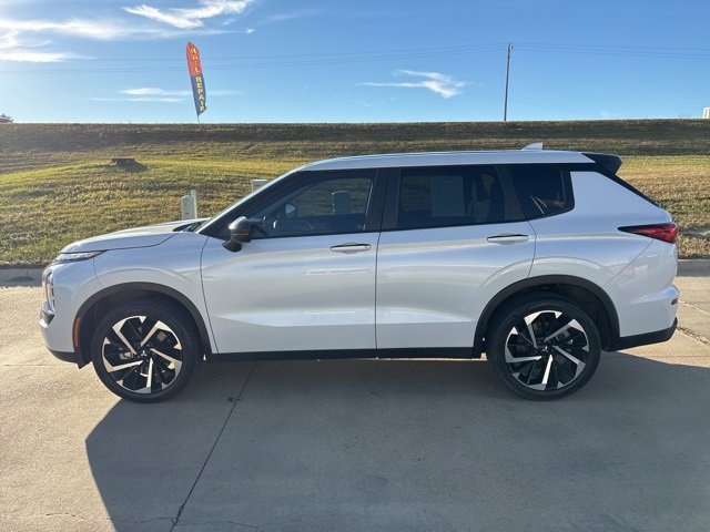 Used 2022 Mitsubishi Outlander ES image 6