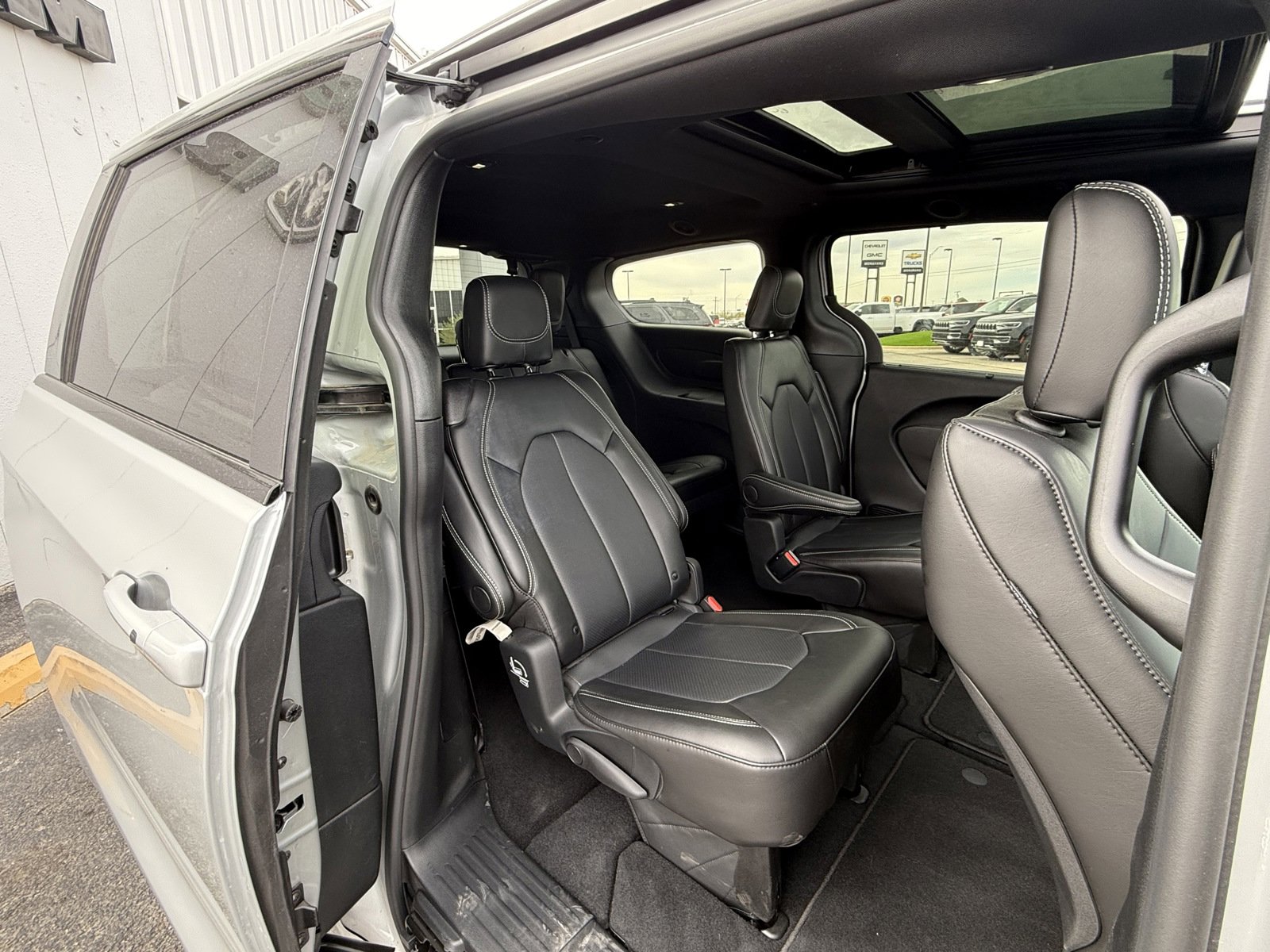 New 2024 Chrysler Pacifica Touring-L w/ S Appearance Package image 26