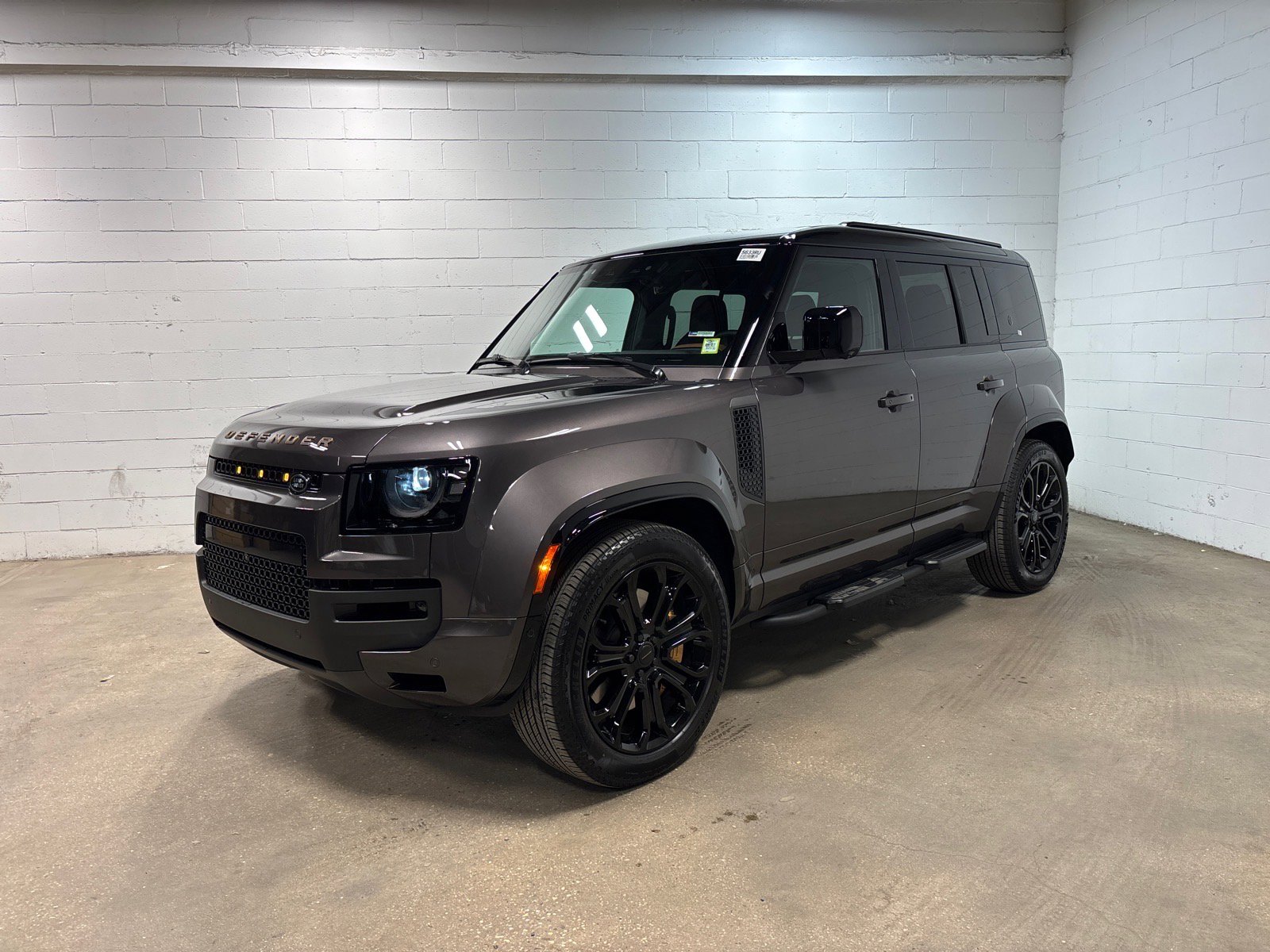Used 2026 Land Rover Defender 110 X-Dynamic SE AWD/4WD image 1